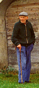 Henri Blondeau, devant la maison du "Tatchet", en  1988